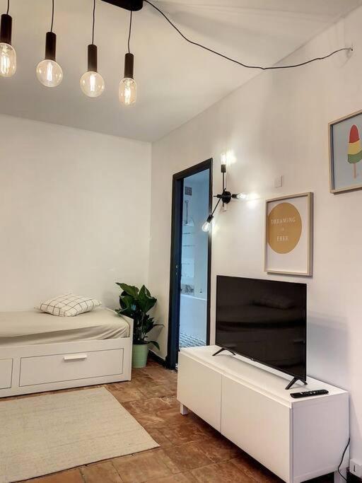 Апартаменты Ibiza -Sublime Studio Place De La Trinite- Netflix Тулуза Экстерьер фото