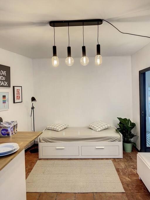 Апартаменты Ibiza -Sublime Studio Place De La Trinite- Netflix Тулуза Экстерьер фото